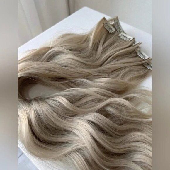 22 Inch Clip in Hair Extensions Light Blonde - Water Wave hair style - Picture 9 of 11